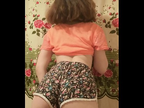 ❤️ Keçika ciwan a seksî li ber kamerayê kurtanên xwe ji xwe dike ❤ Kalîteya seksê li me ﹏